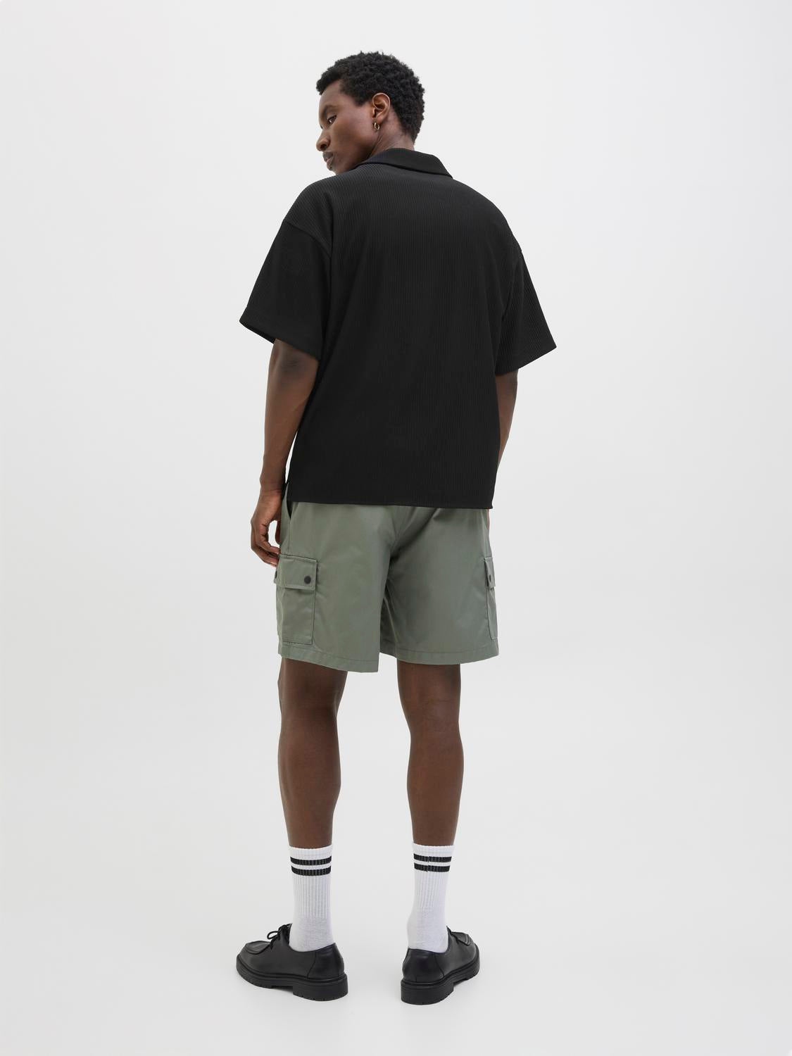 model_shot-back