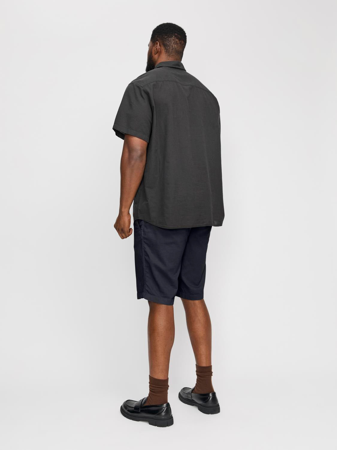 model_shot-back