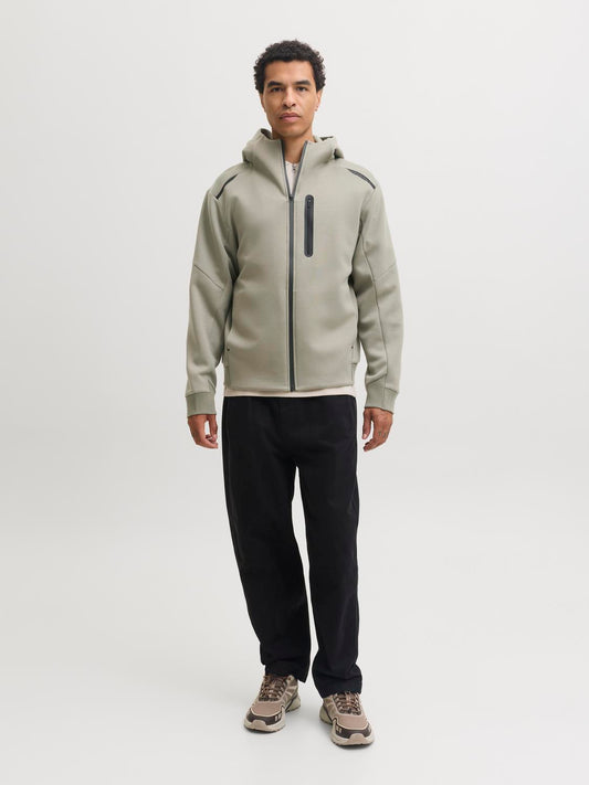model_shot-front_full