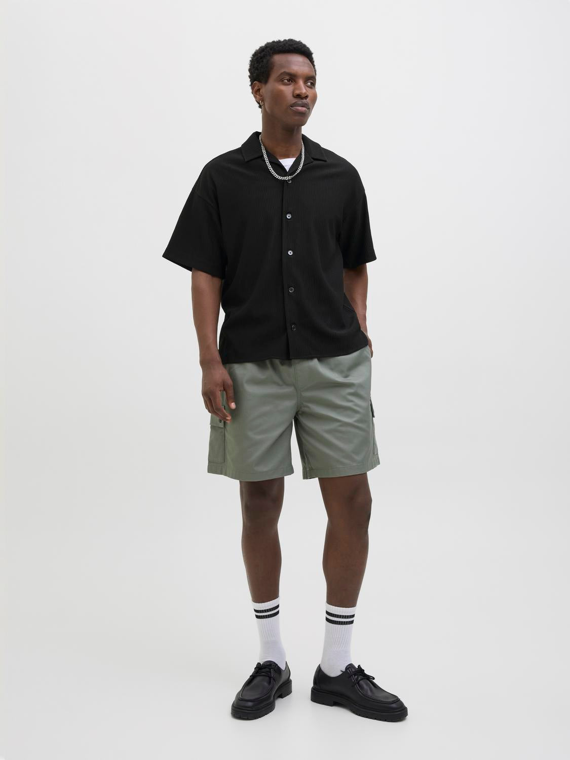 model_shot-front_full