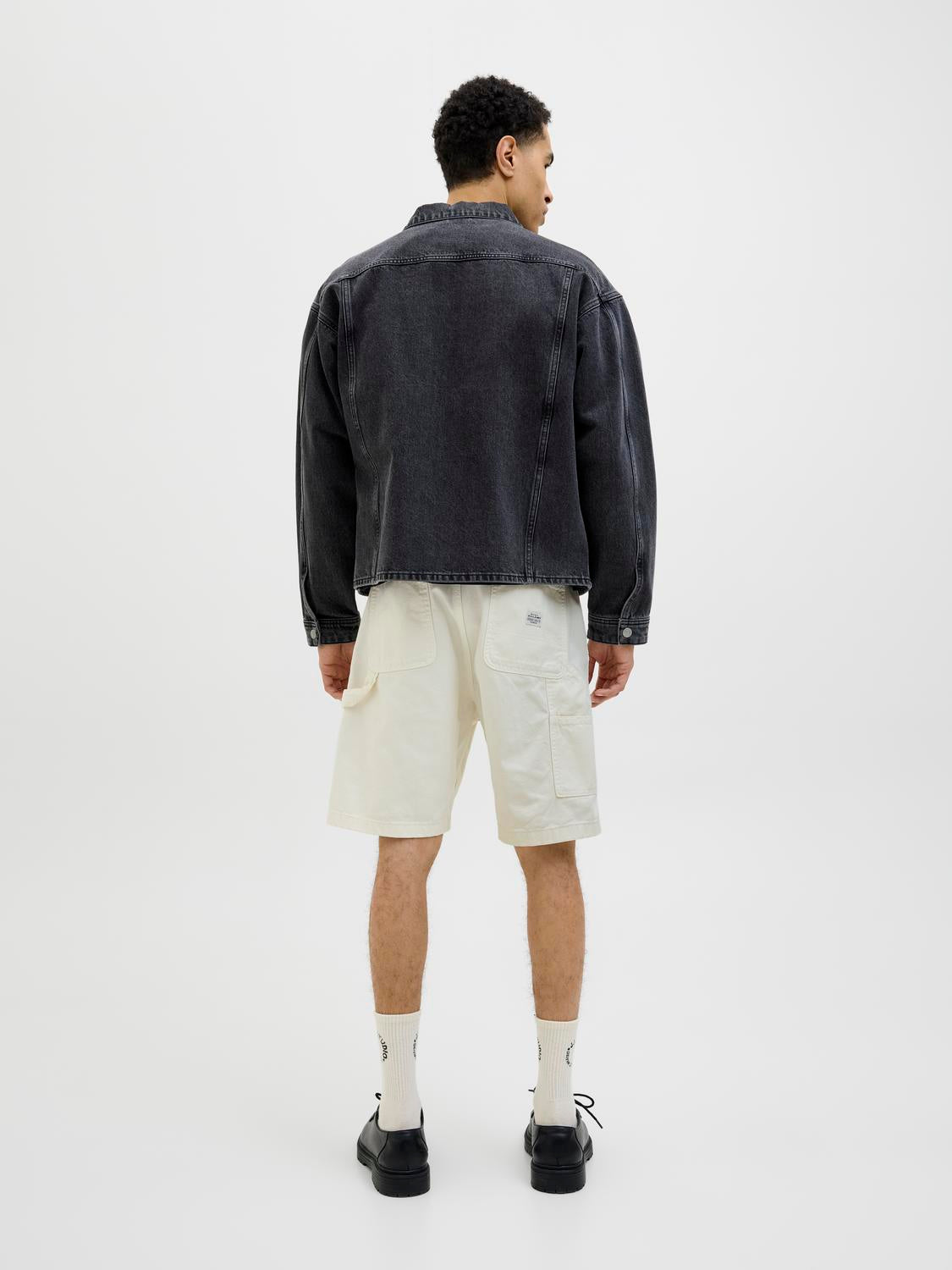 model_shot-back