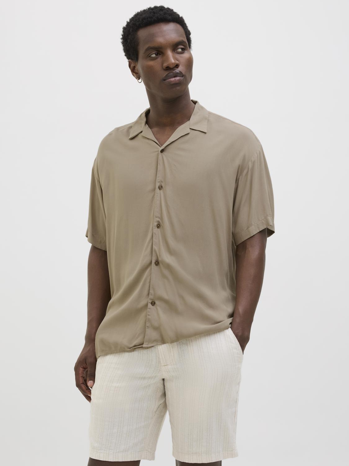 model_shot-front