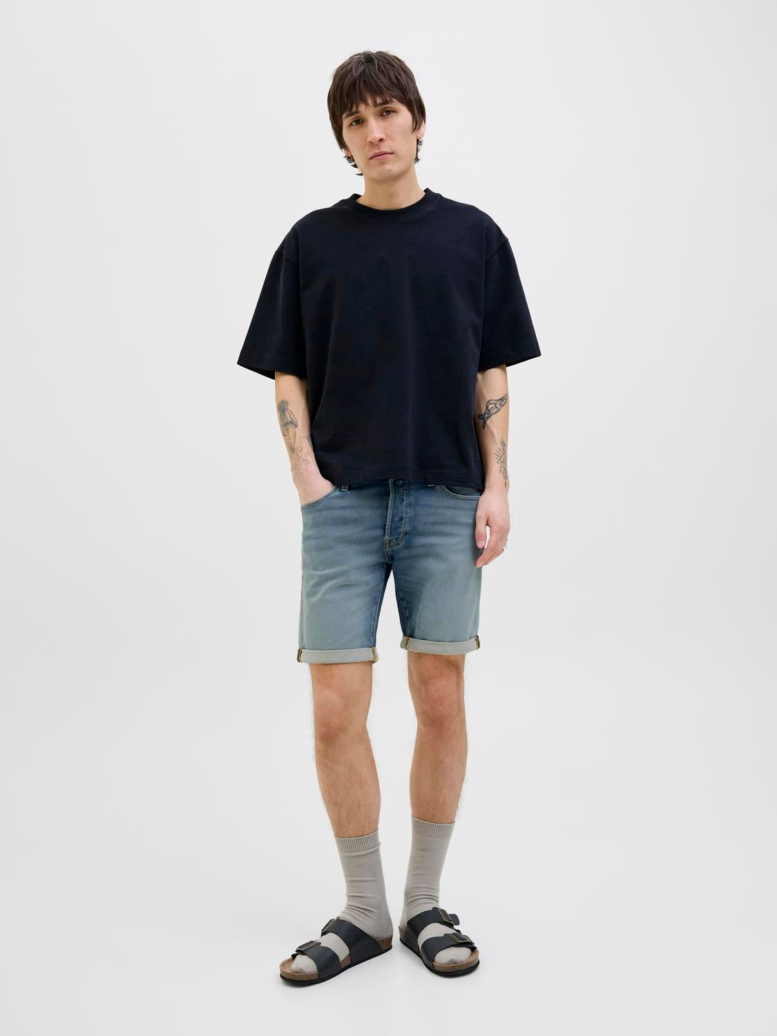 model_shot-front_full