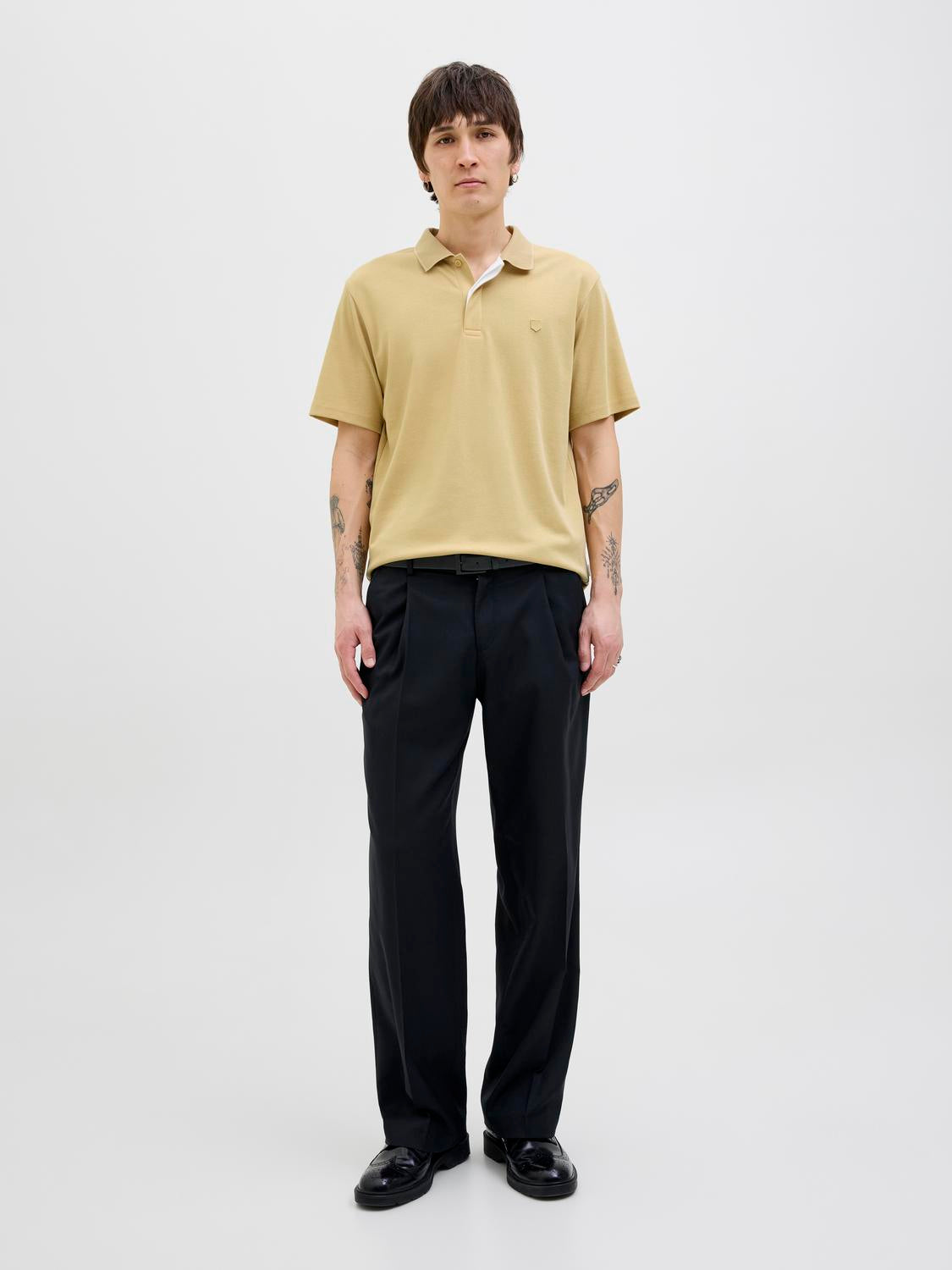 model_shot-front_full