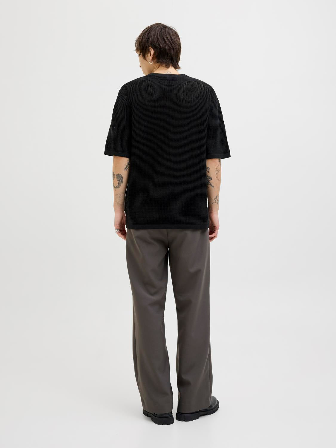 model_shot-back