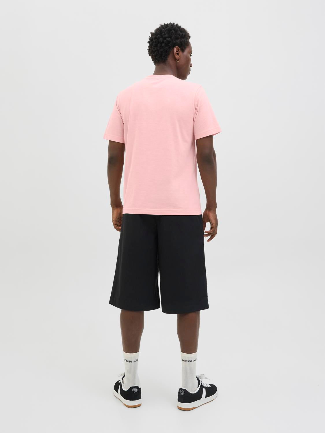 model_shot-back