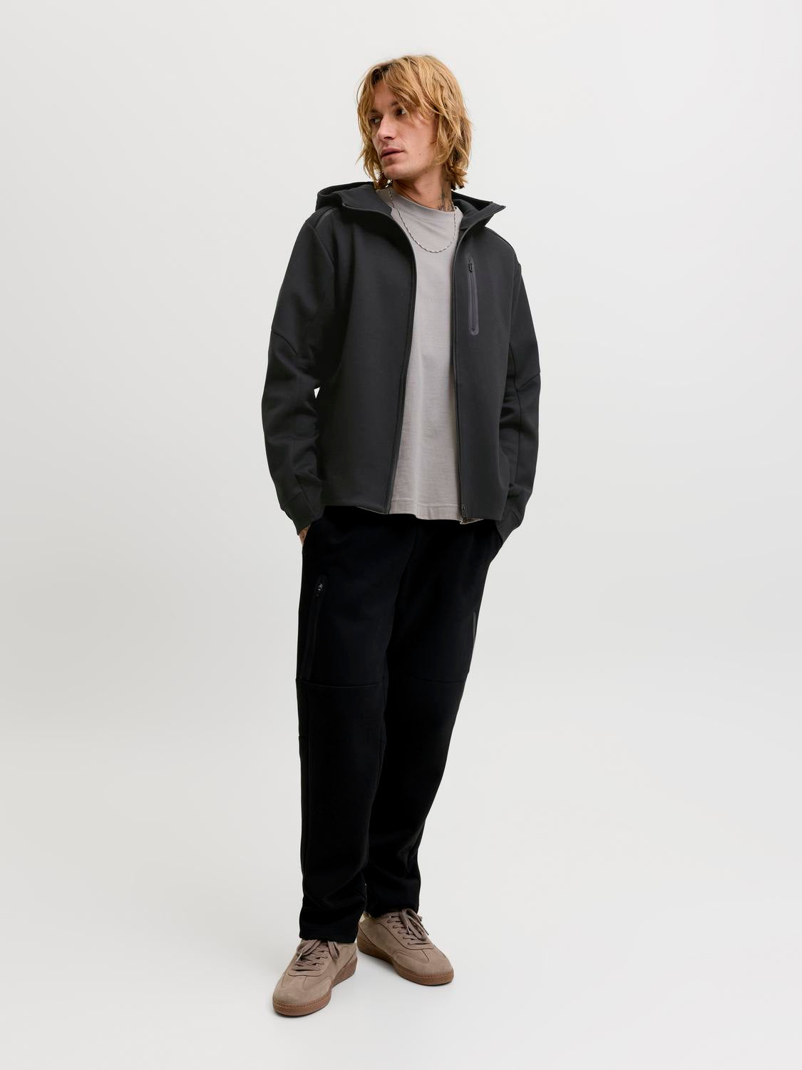 model_shot-front_full