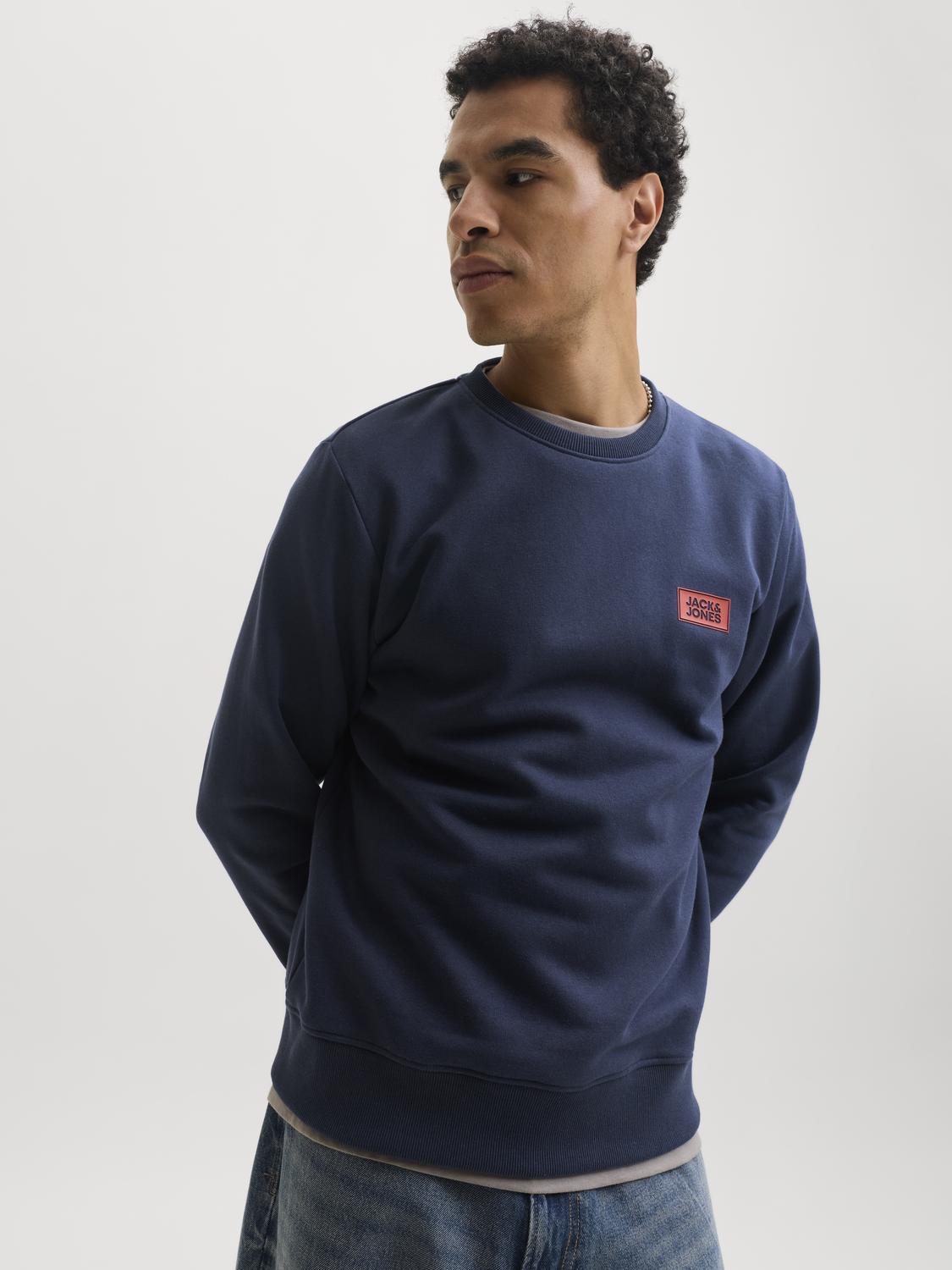 model_shot-creative