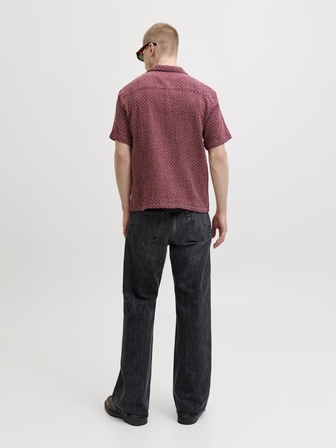 model_shot-back