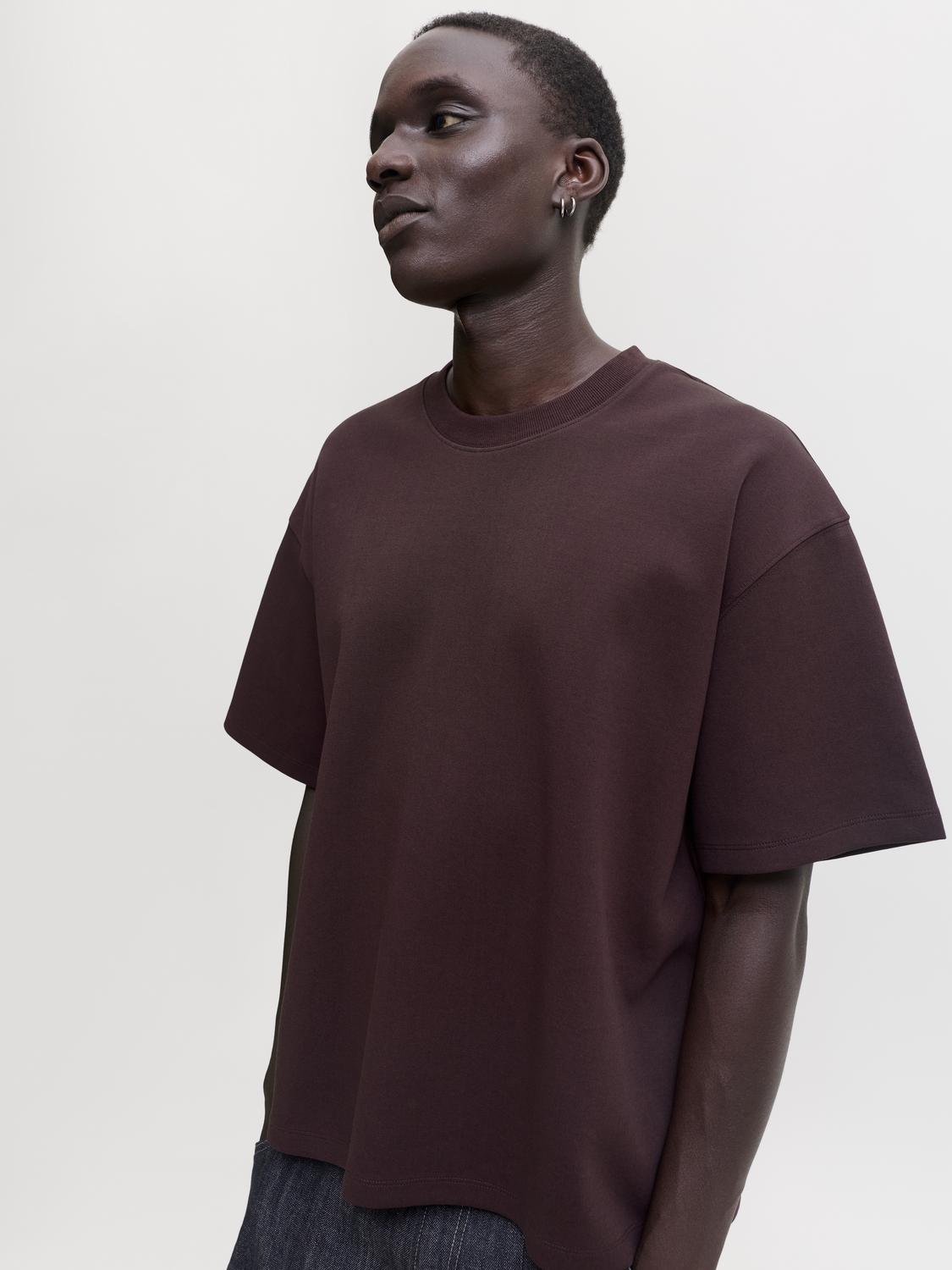 model_shot-creative