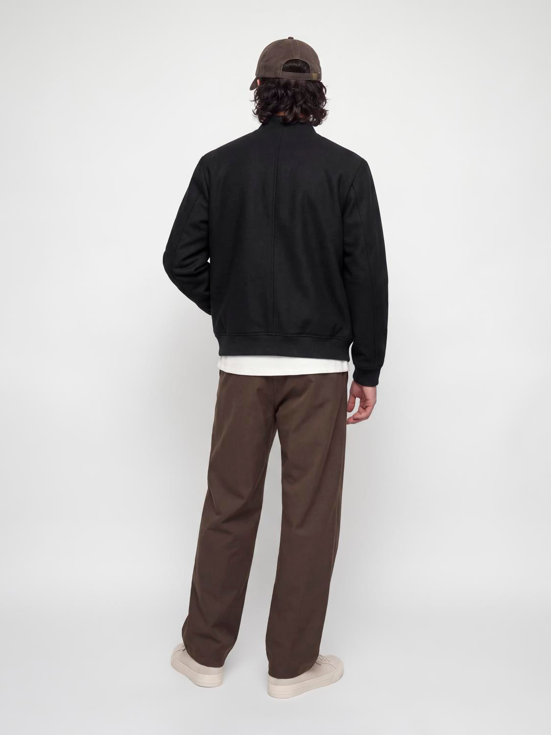 model_shot-back