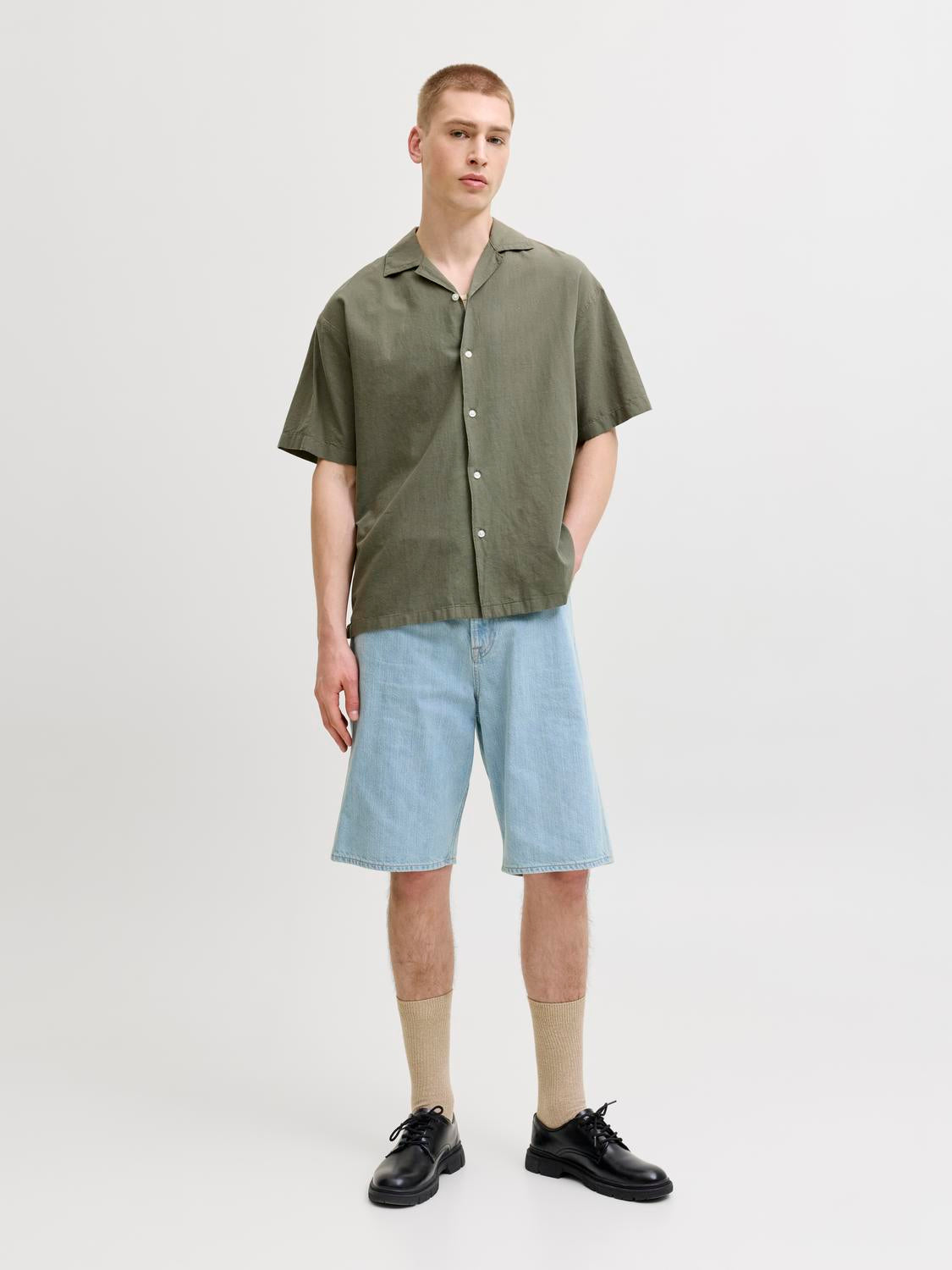 model_shot-front_full