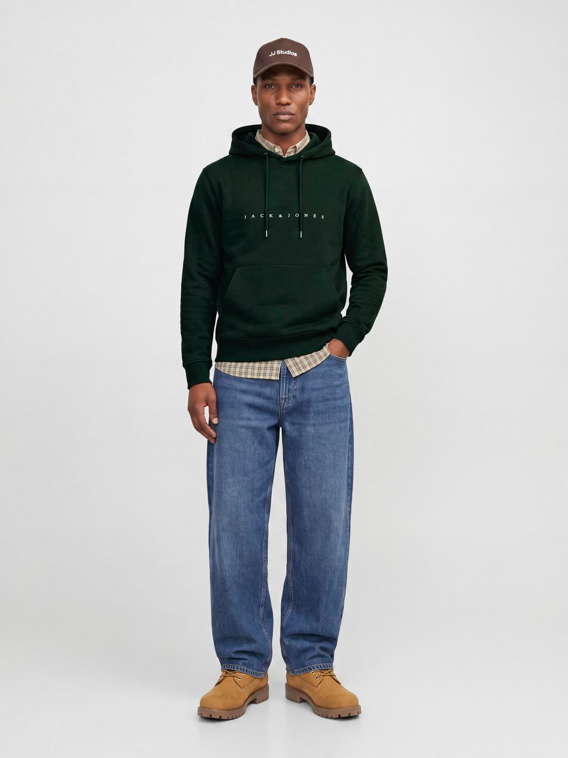 model_shot-front_full