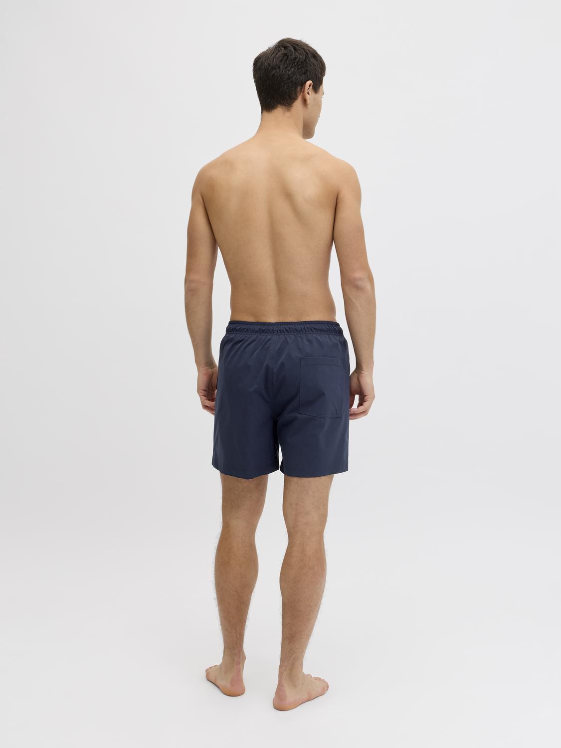model_shot-back