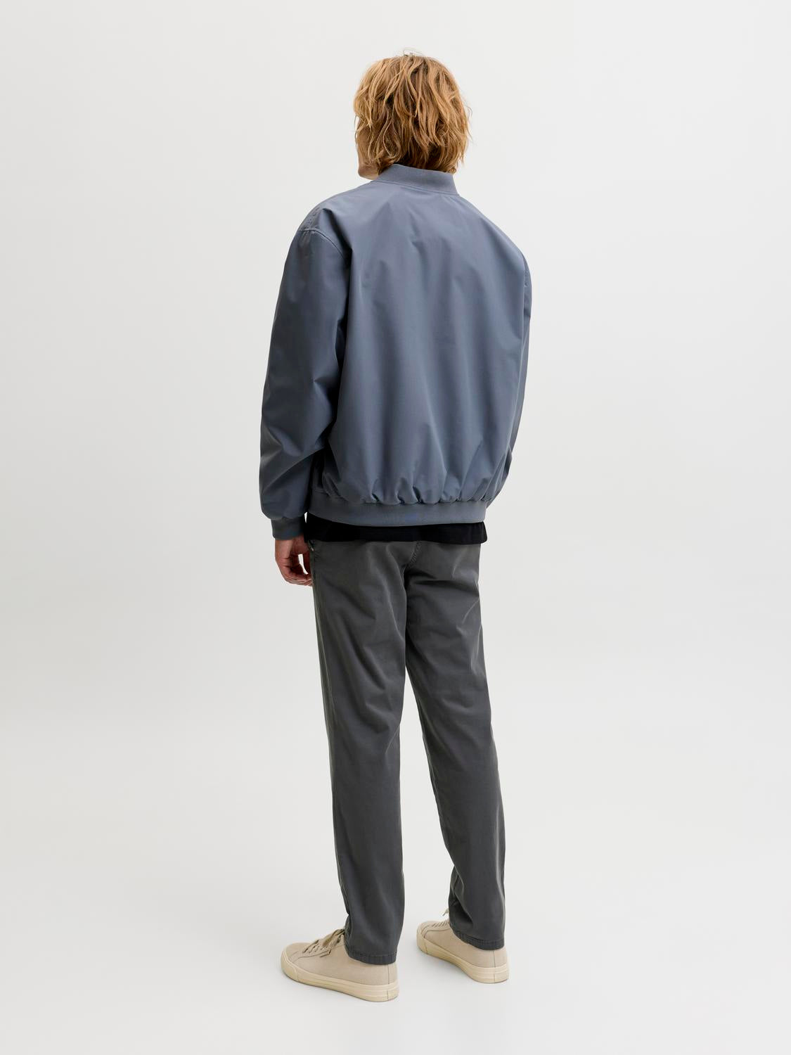 model_shot-back