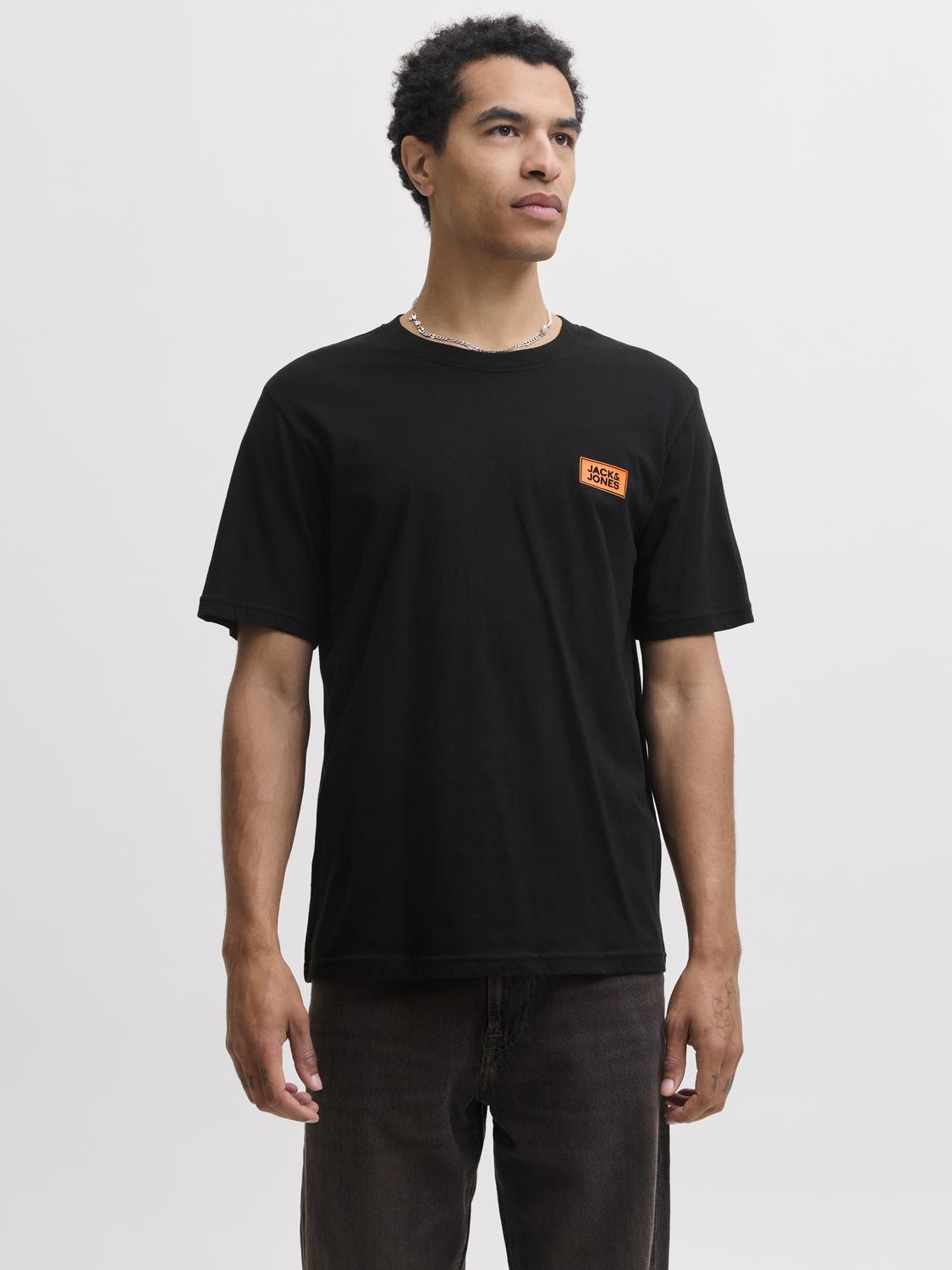model_shot-front