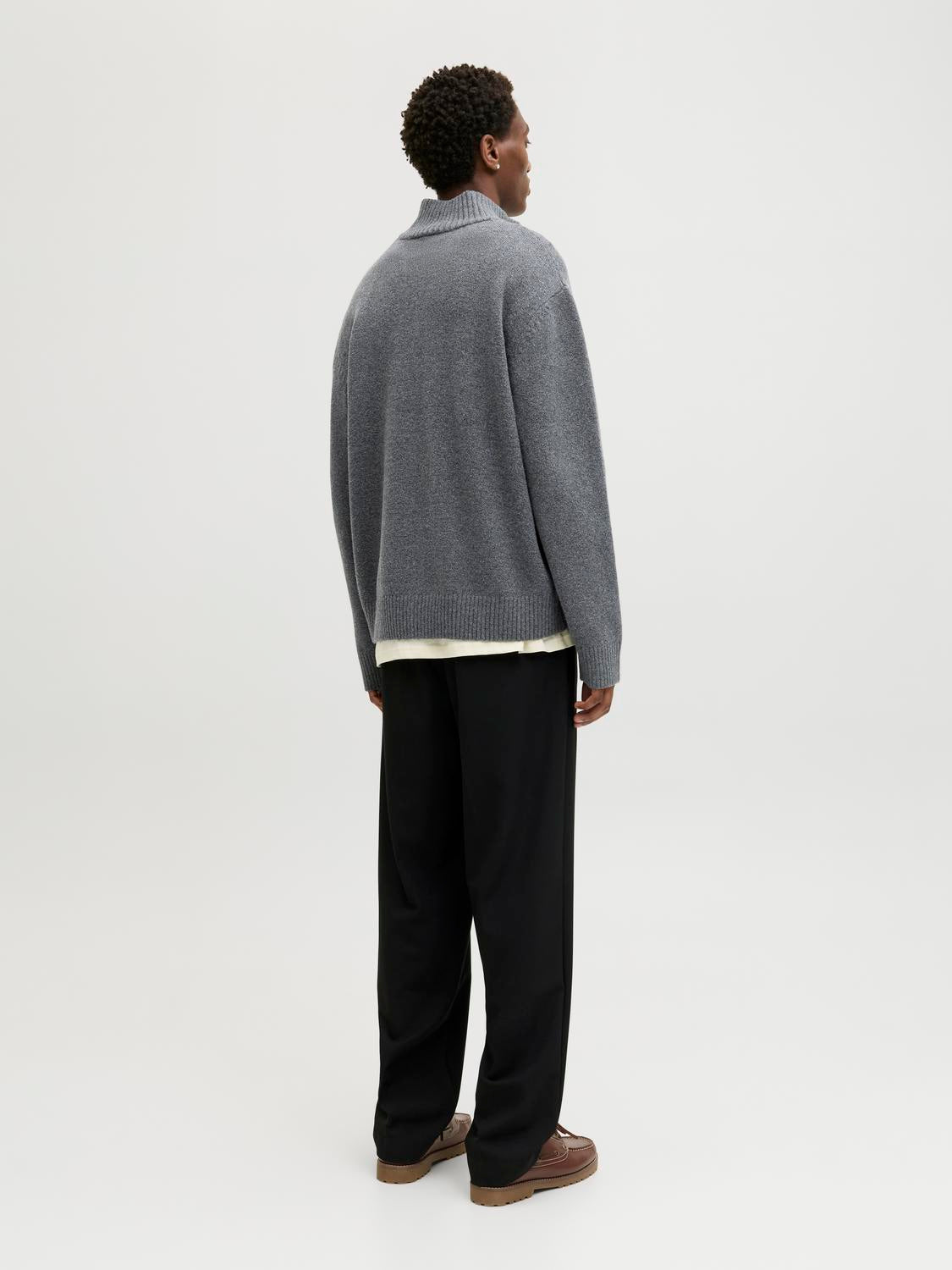 model_shot-back
