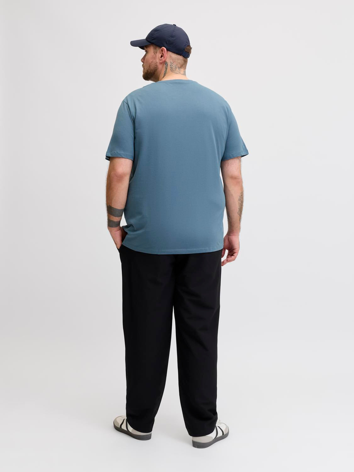 model_shot-back
