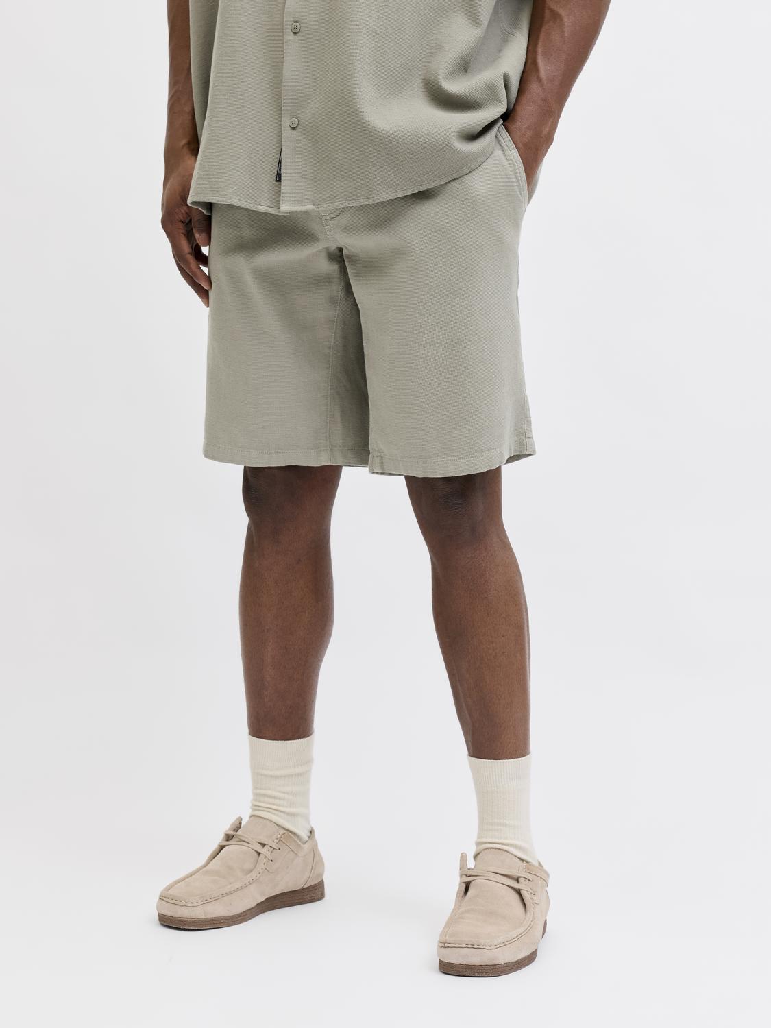 model_shot-front