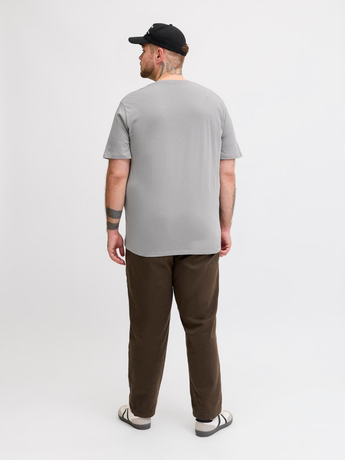 model_shot-back
