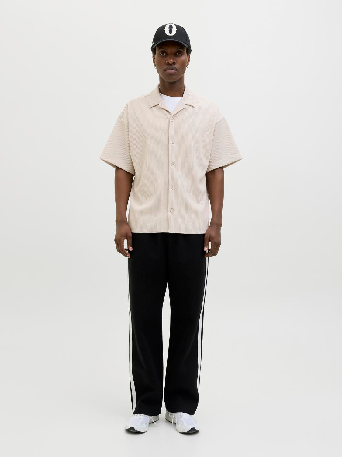 model_shot-front_full