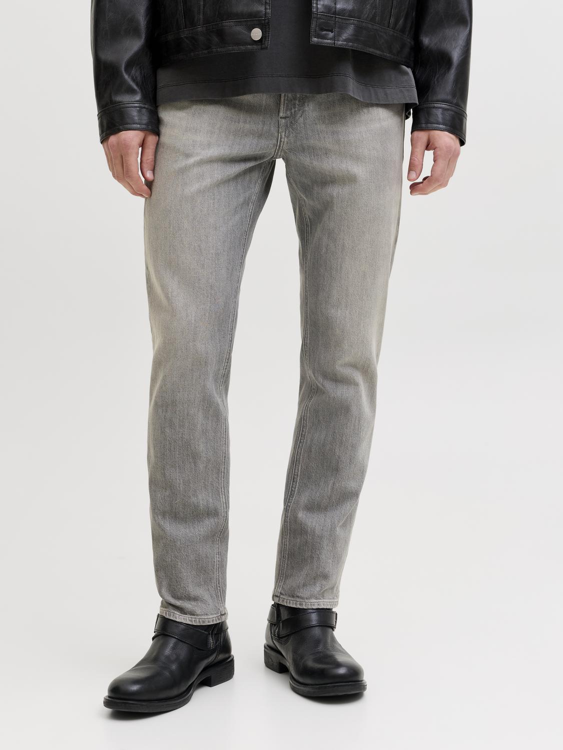 model_shot-front