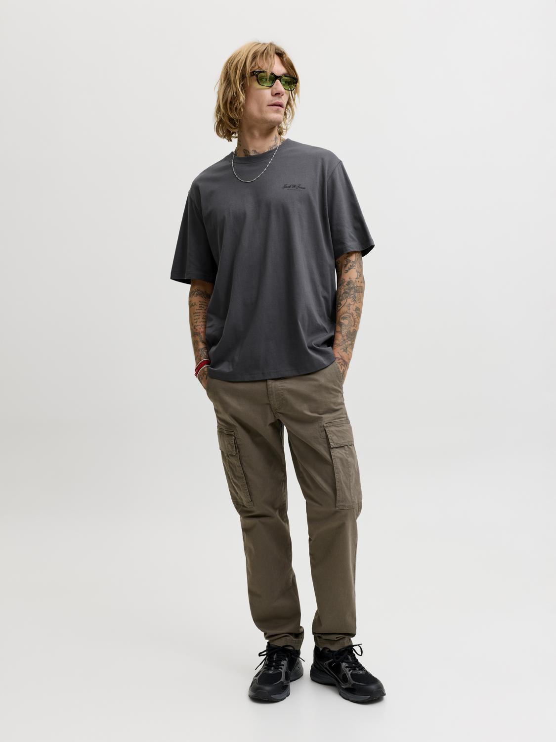 model_shot-front_full