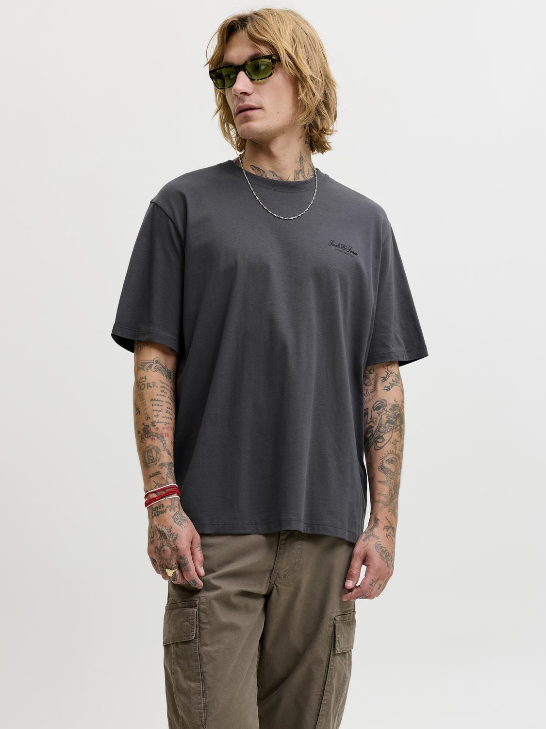 model_shot-front