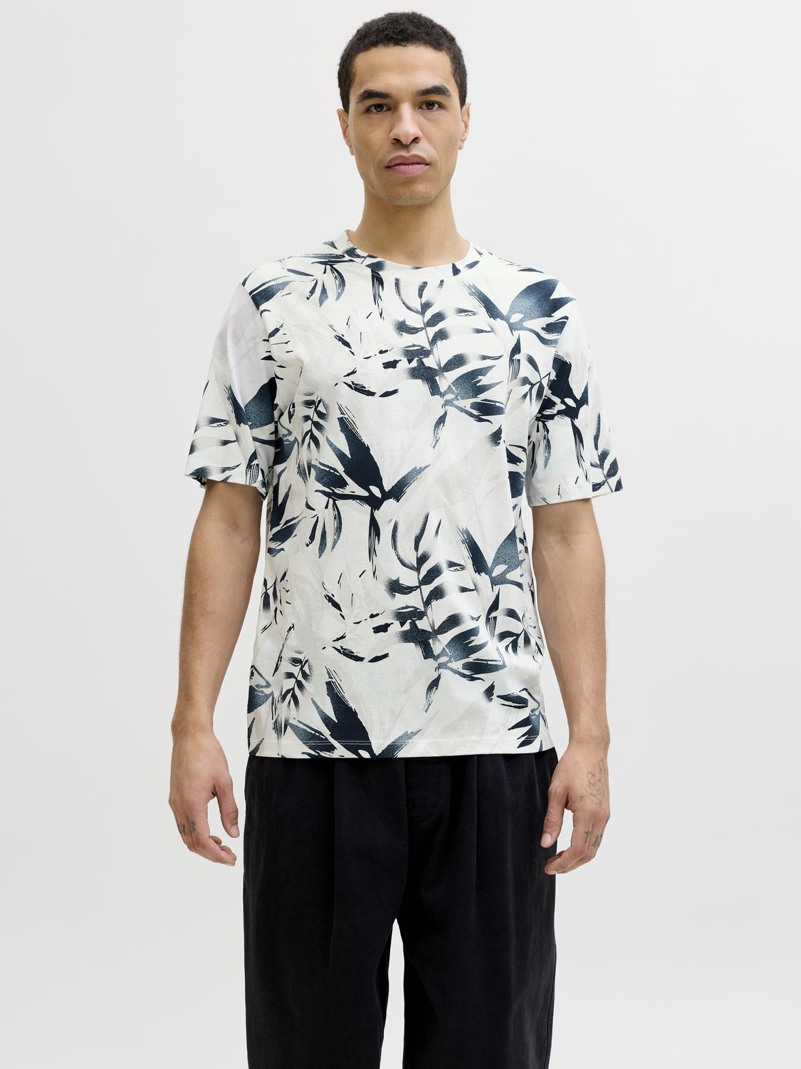 model_shot-front