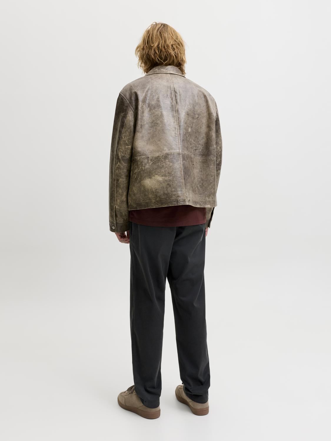 model_shot-back