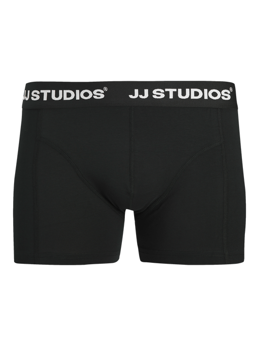 model_shot-front_full