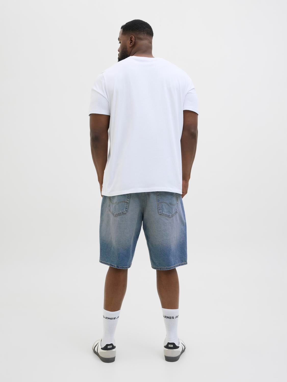 model_shot-back