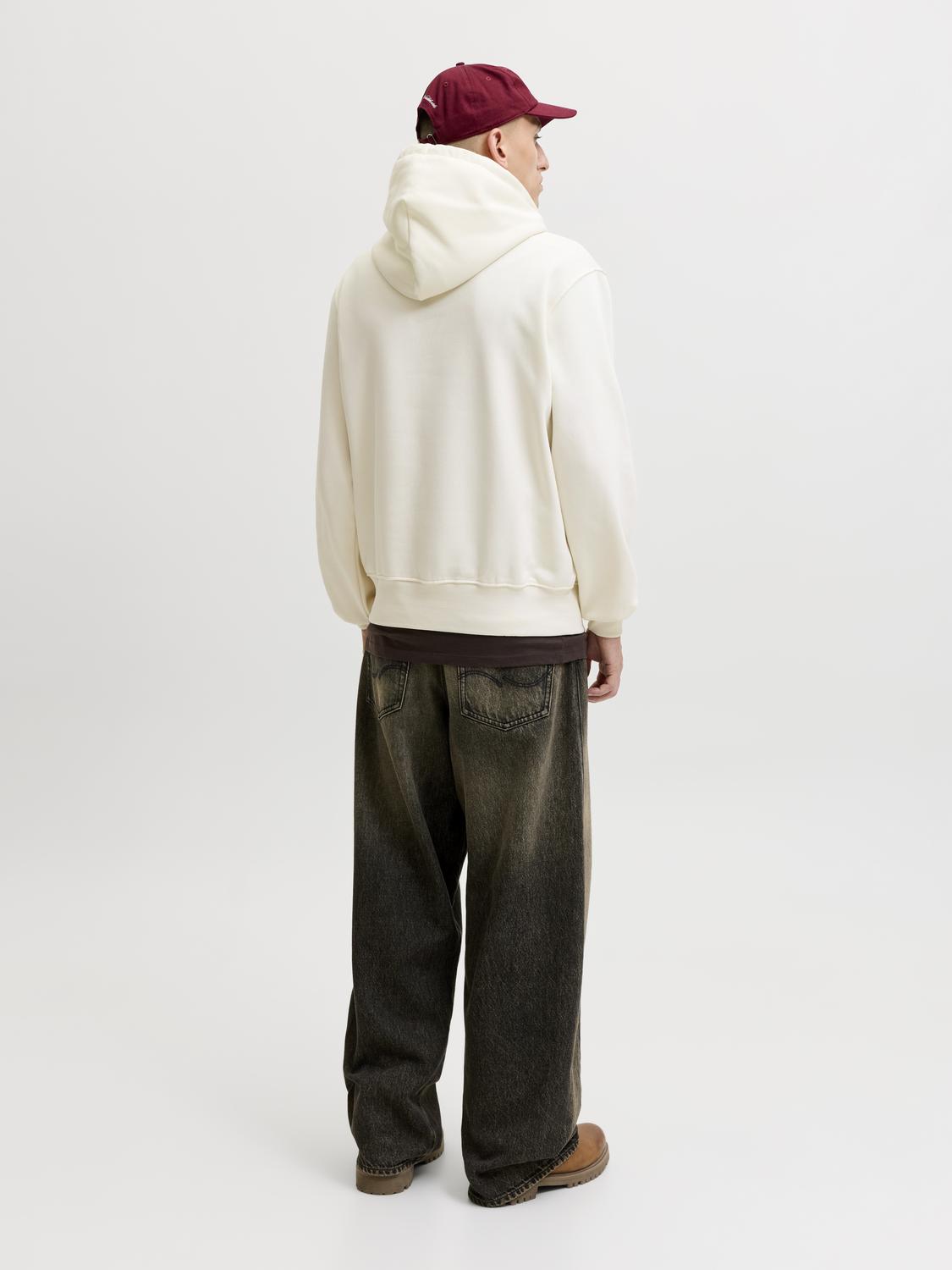 model_shot-back