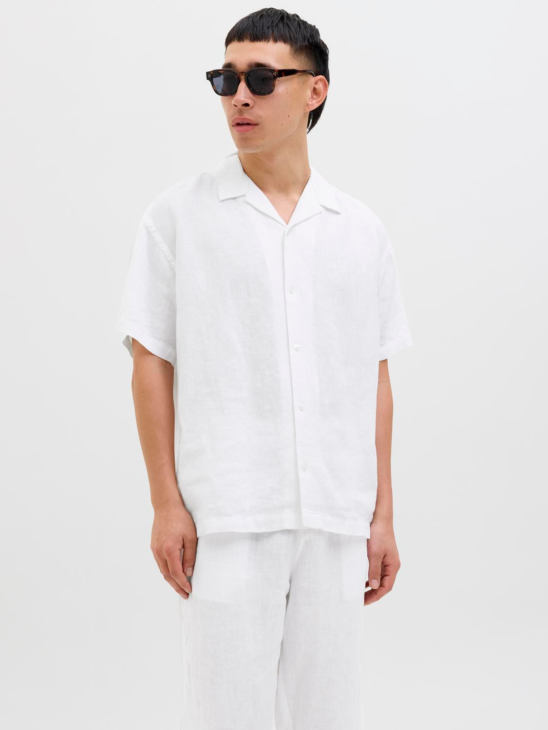 model_shot-front