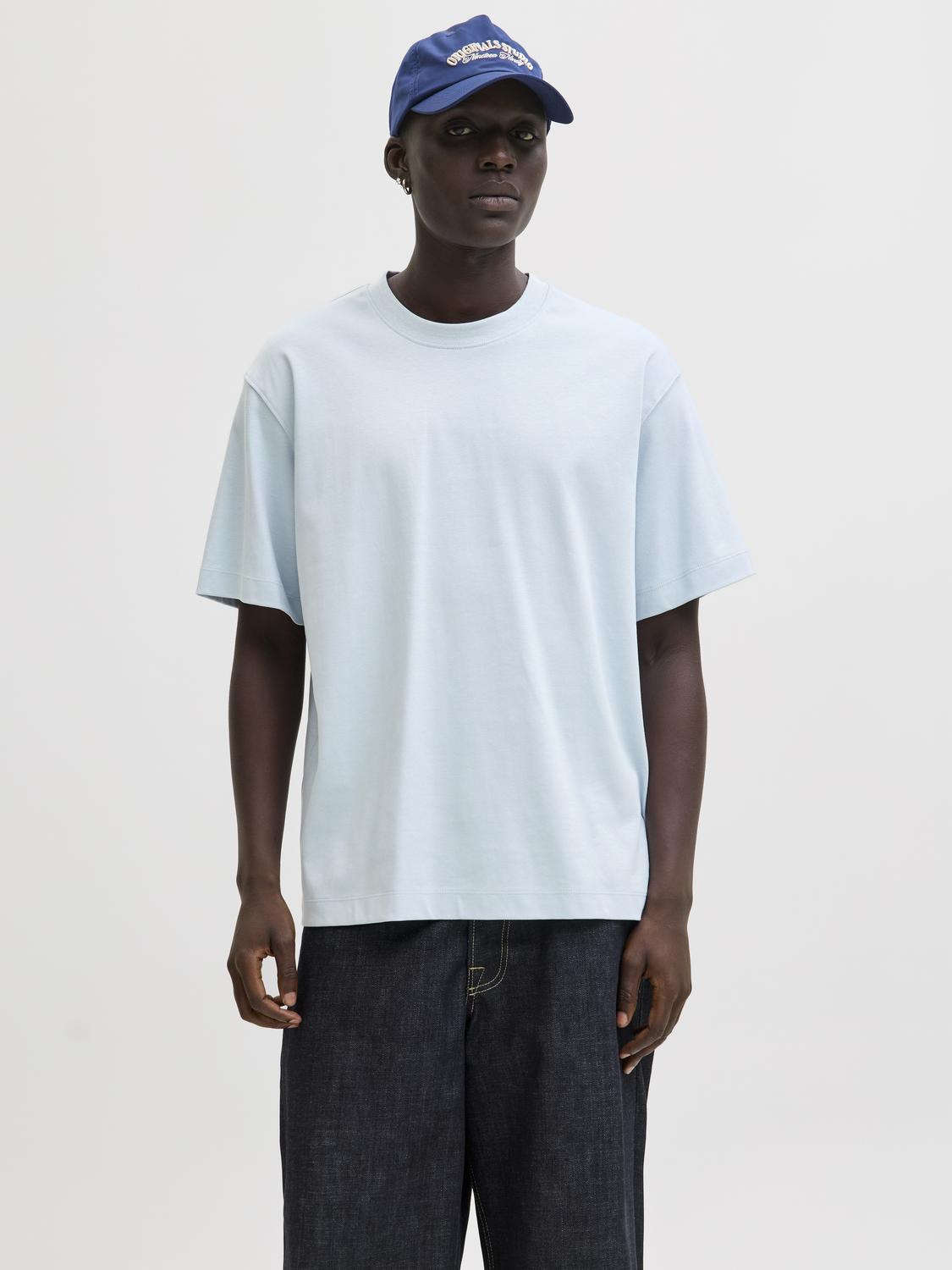 model_shot-front