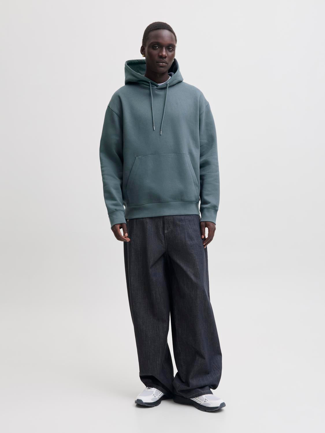 model_shot-front_full