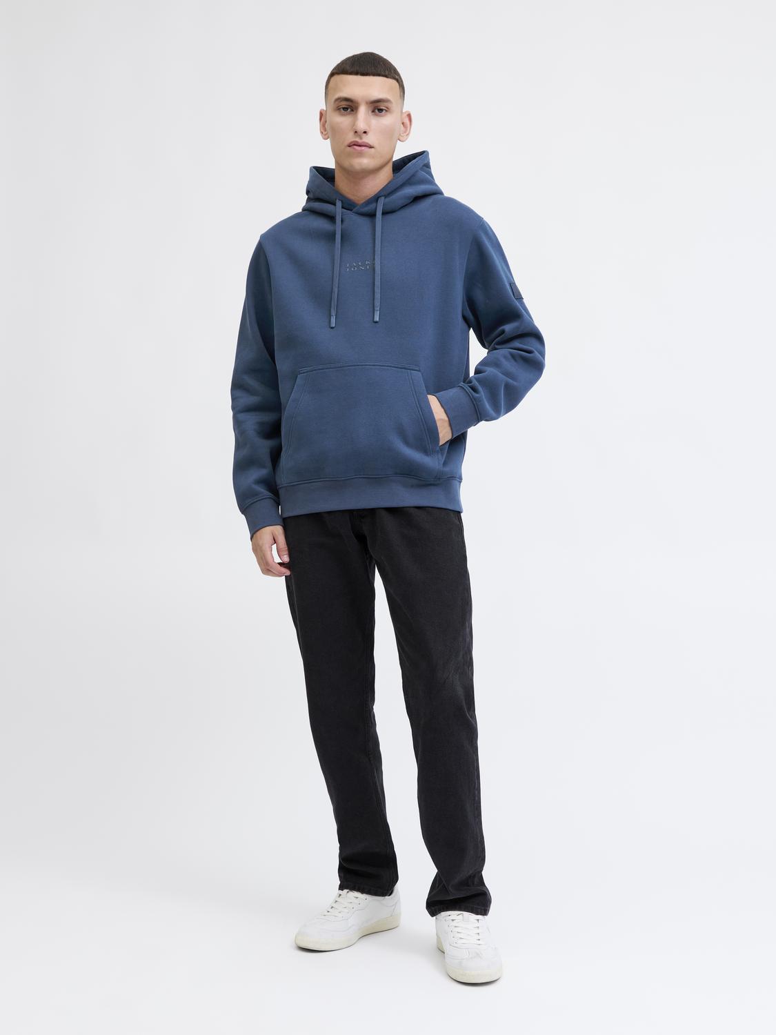 model_shot-front_full