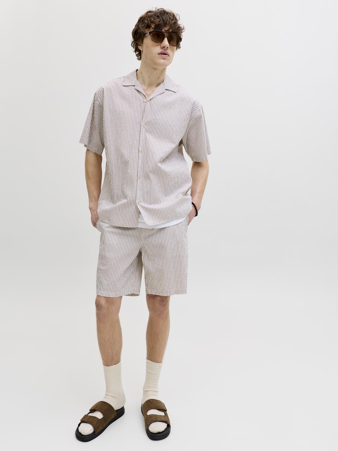 model_shot-creative