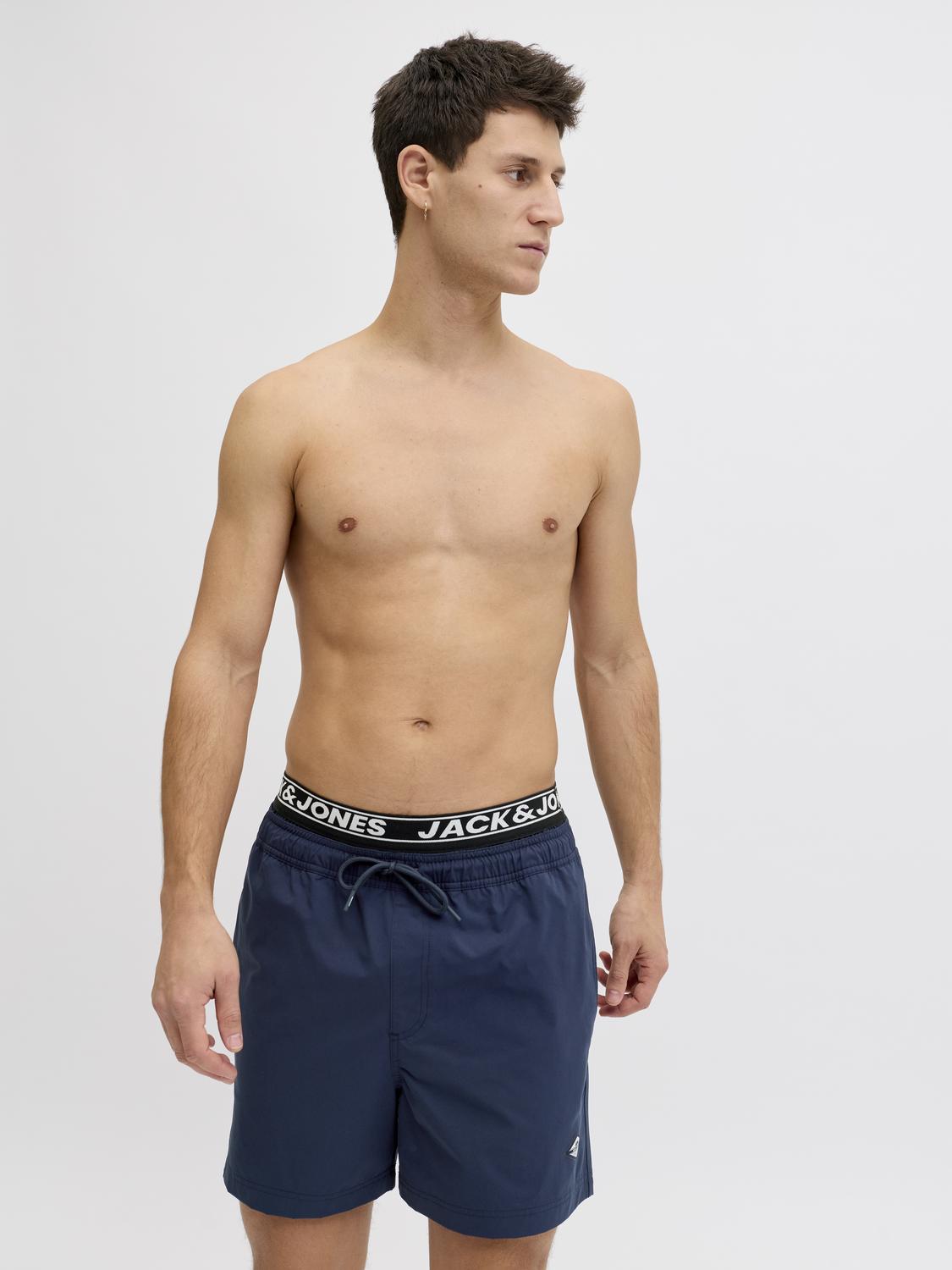 model_shot-creative
