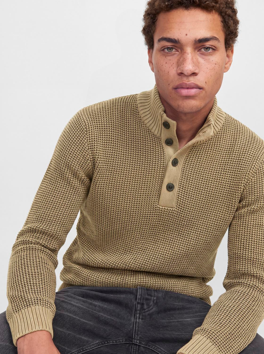 model_shot-creative