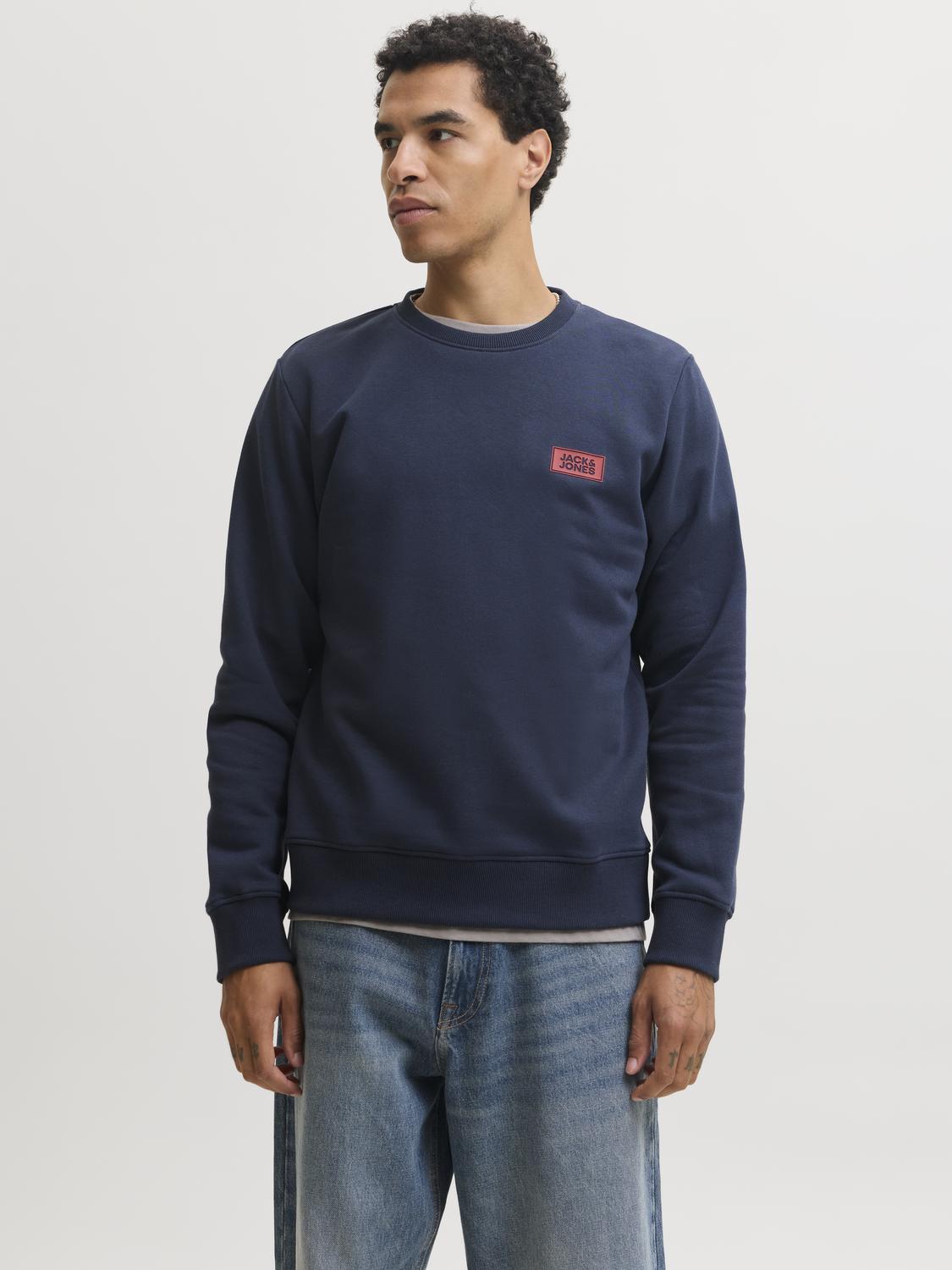 model_shot-front