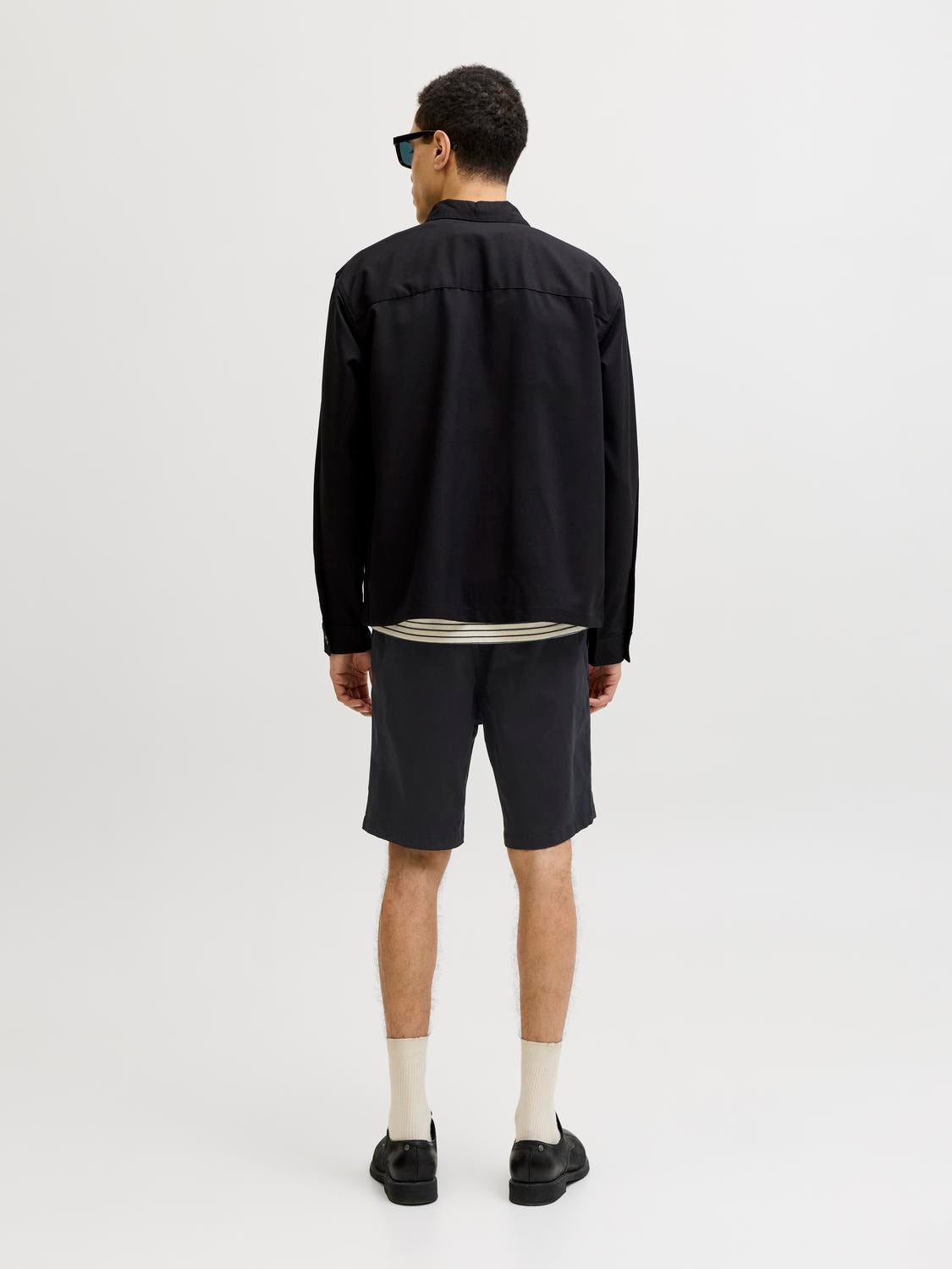 model_shot-back