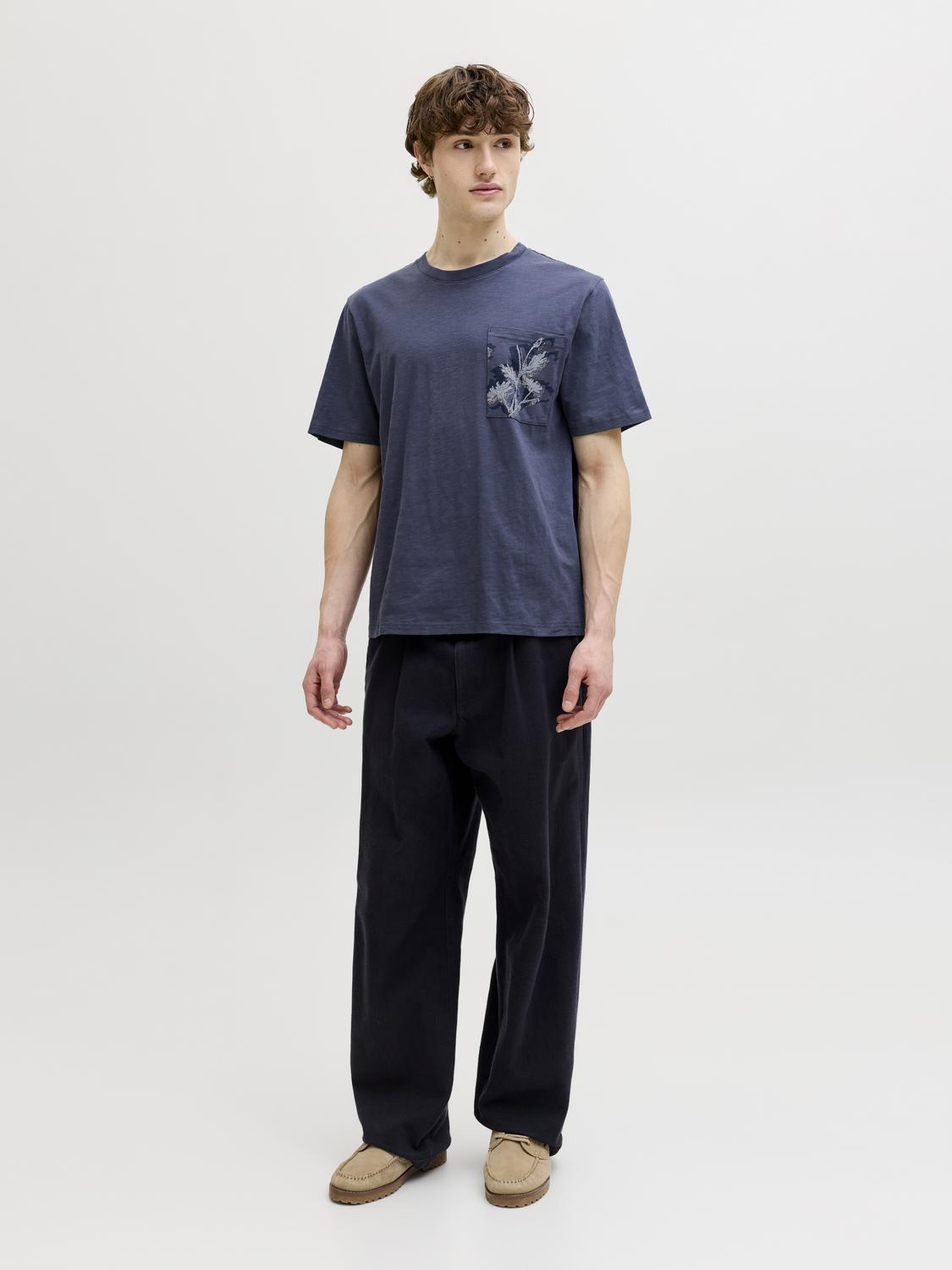 model_shot-front_full