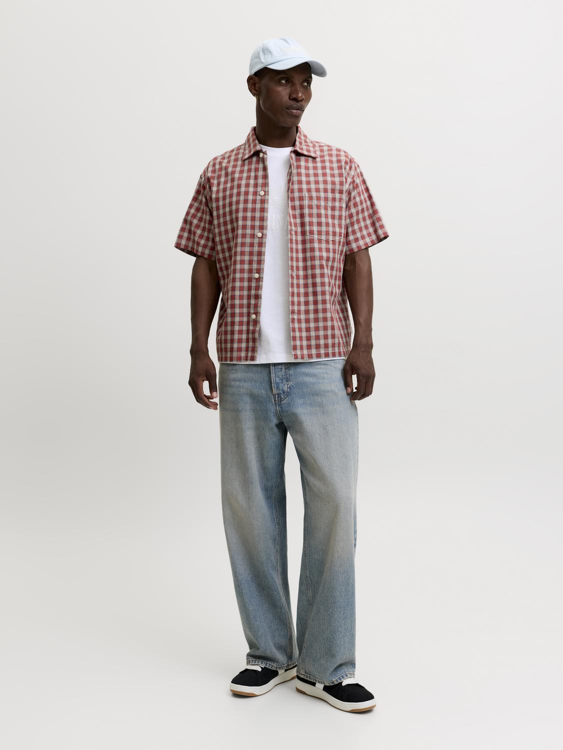 model_shot-front_full