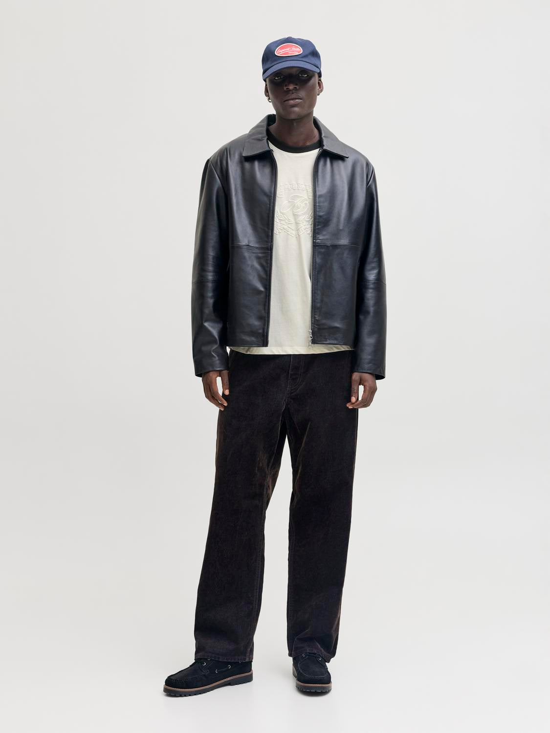 model_shot-front_full