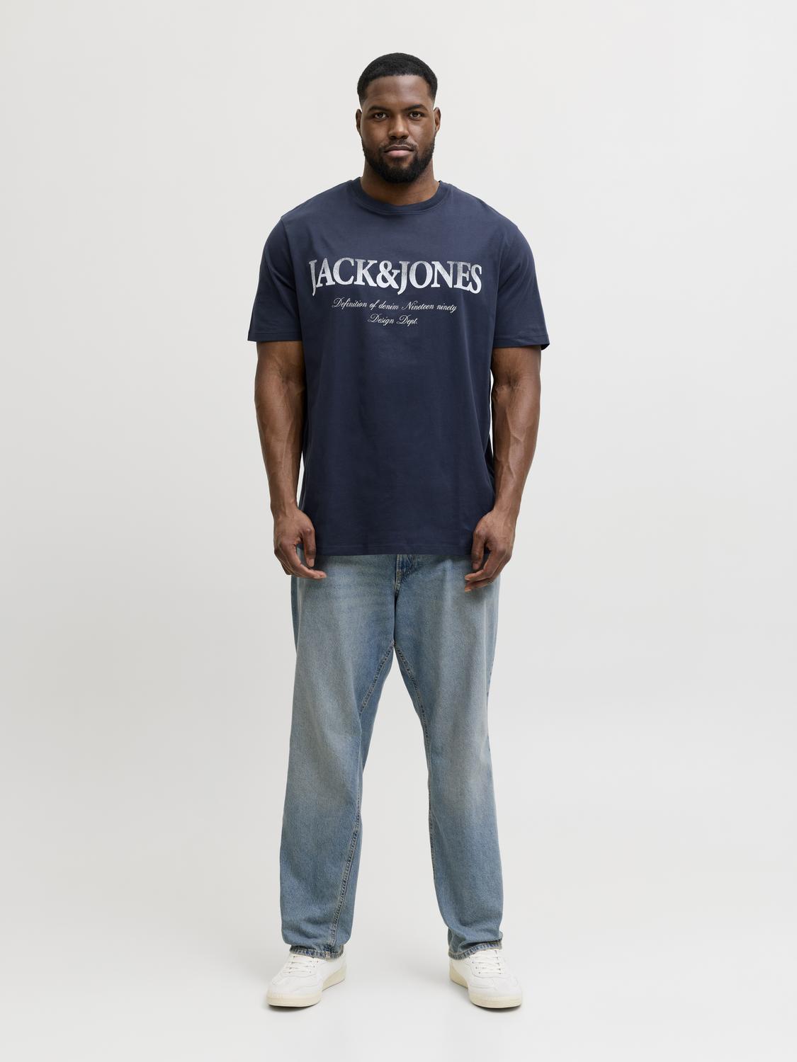 model_shot-front_full