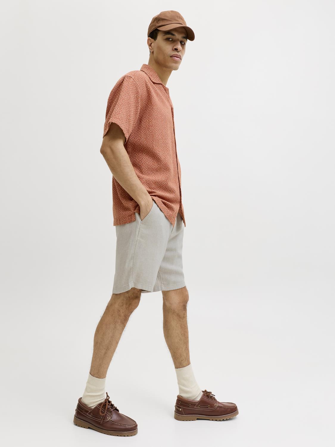 model_shot-creative
