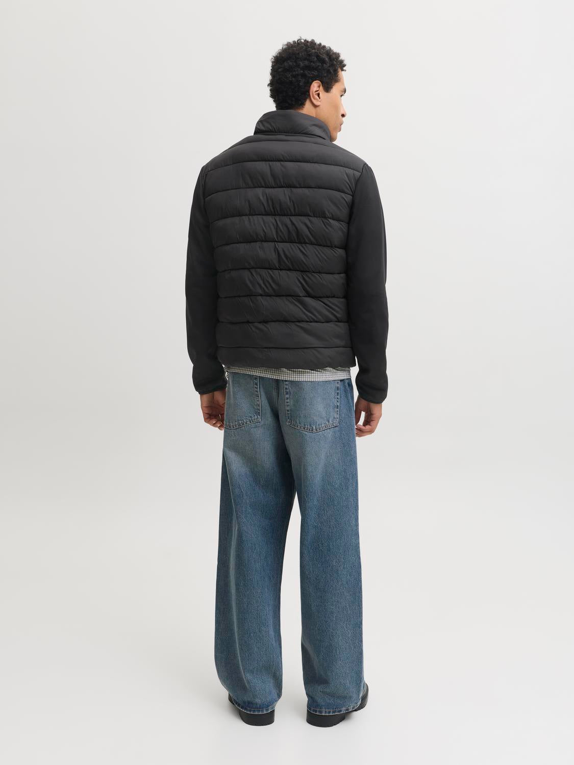 model_shot-back