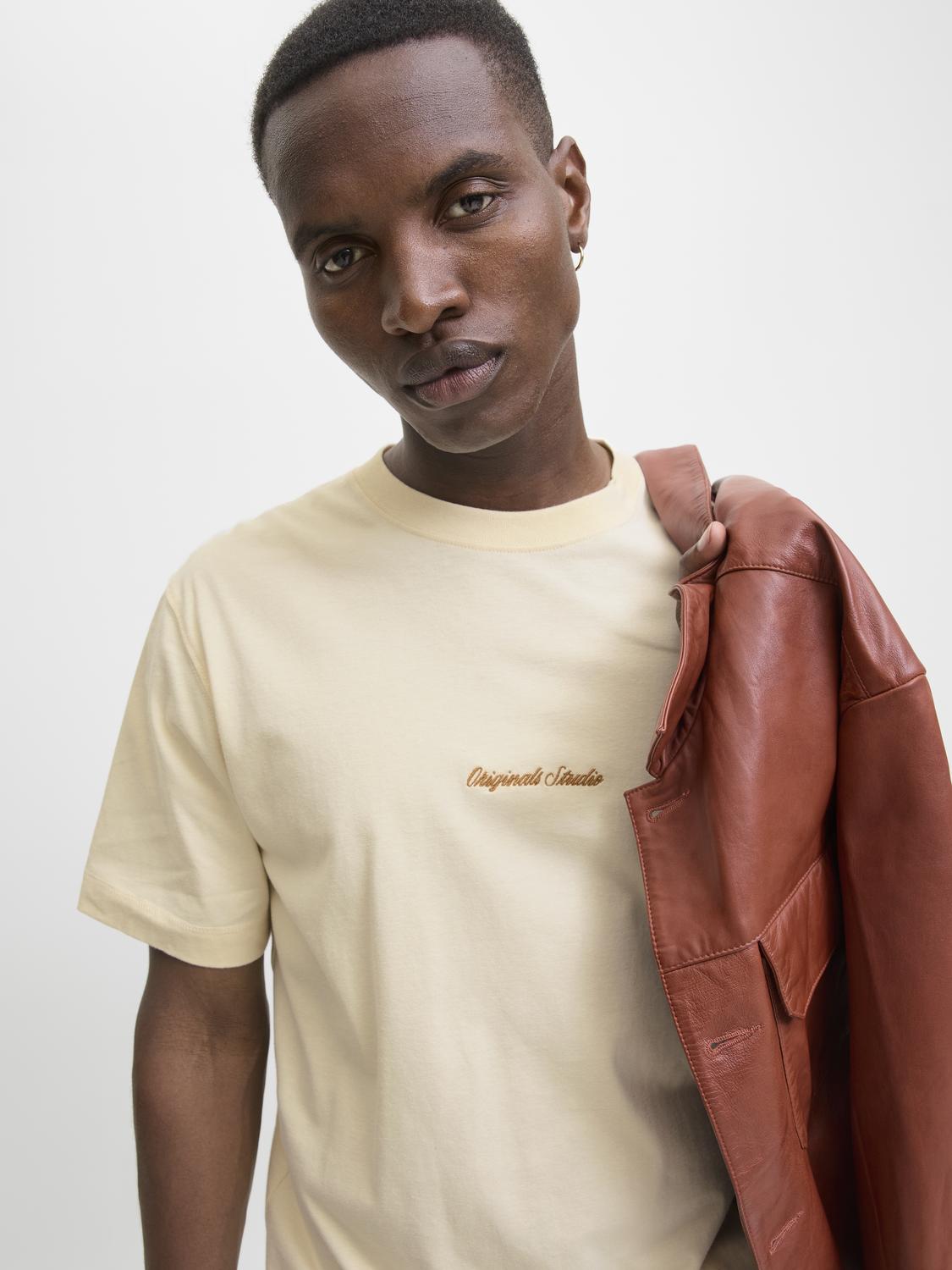 model_shot-creative