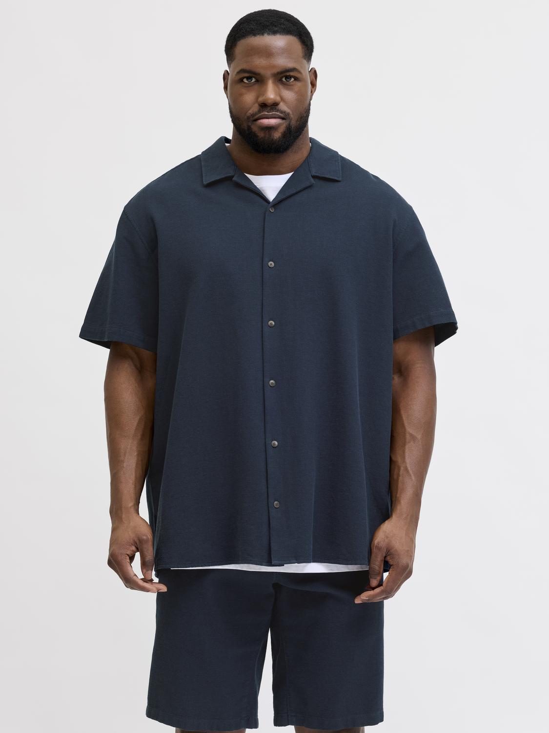model_shot-front
